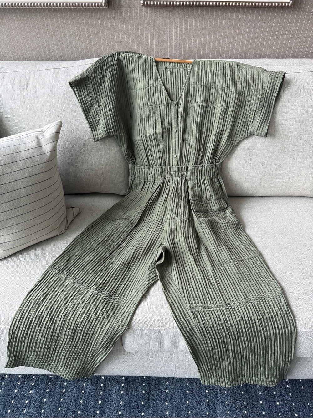 Bombay y Lola Olive Green Pleated Wide-Leg Jumpsuit
